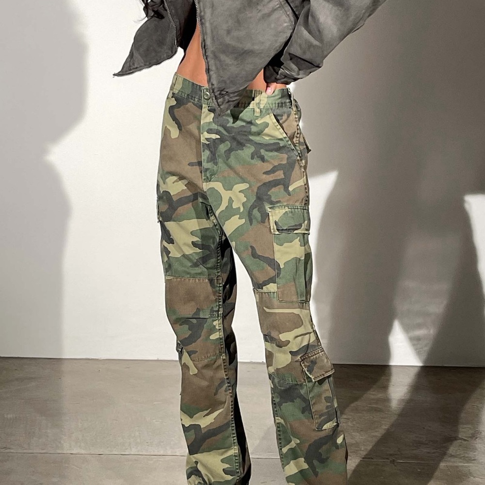 Local European Camo cargo pants 🖤💛💚